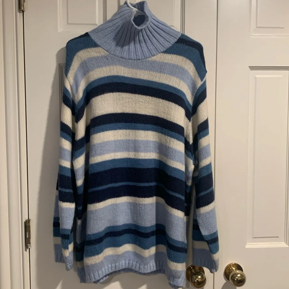 🩵💙Super Comfy Striped Sweater💙🩵 - Picture 1 of 6